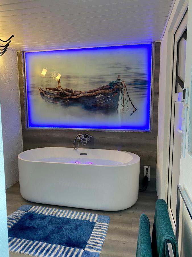 Gleis 2, Waggon Mit Ofen, Optional Mit Whirlpool Und Sauna Dahlem  Eksteriør bilde